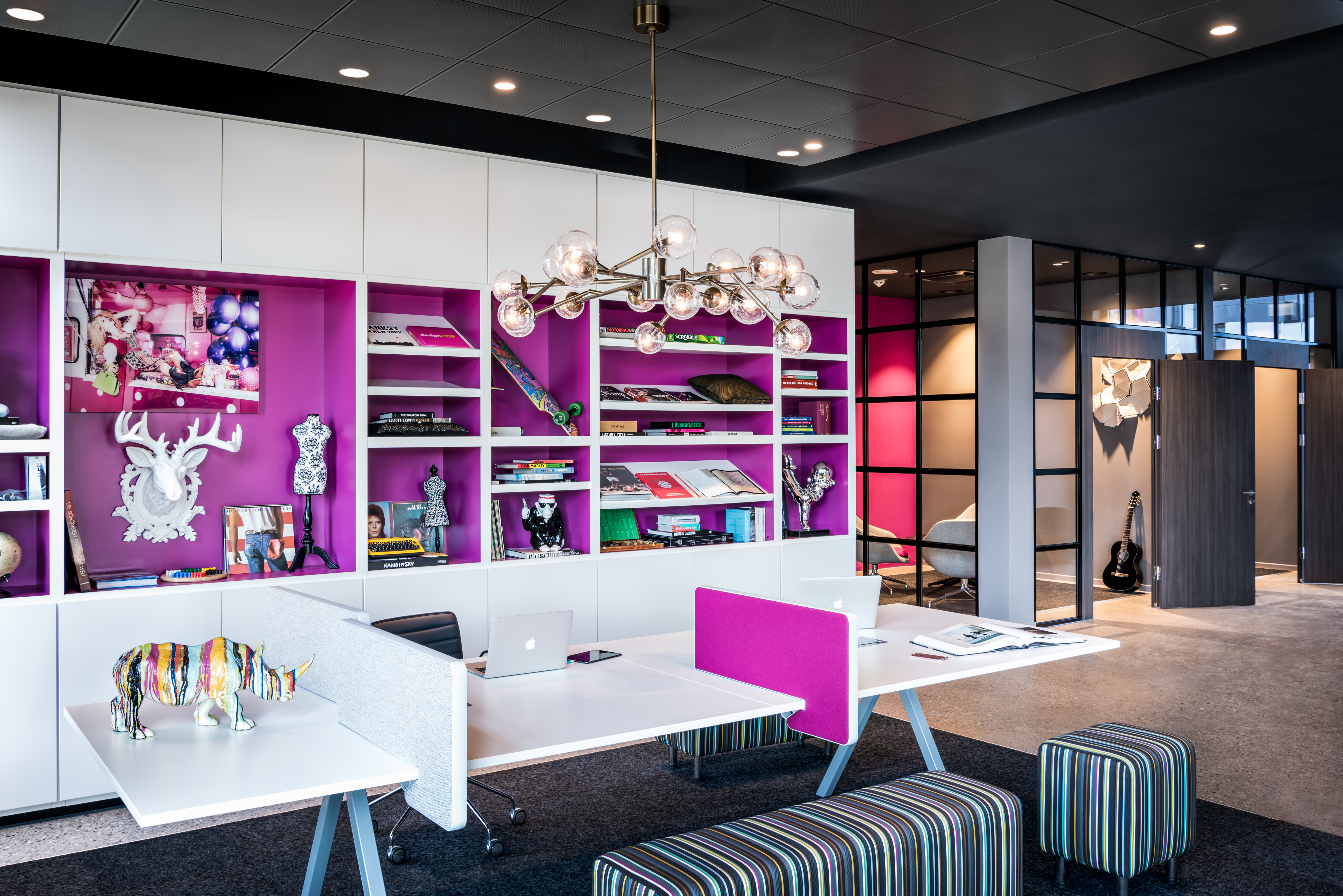Das ist kein Büro, sondern eine Hotellobby – Neues Moxy Hotel am Flughafen München setzt Maßstäbe im Hoteldesign