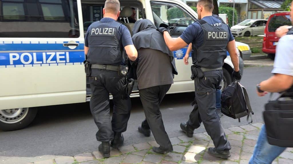 Gewalt gegen Hotels in Augsburg? “Reiseführer für Krawalltouristen” ruft zu Angriffen gegen AfD-Bundesparteitag auf